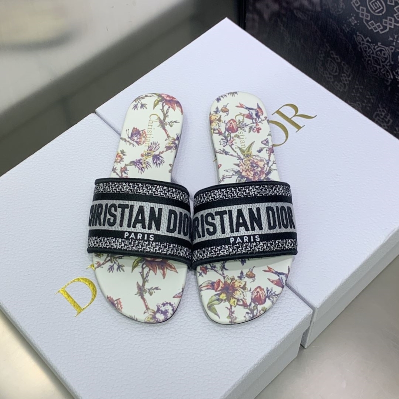 ch**an D*or slippers